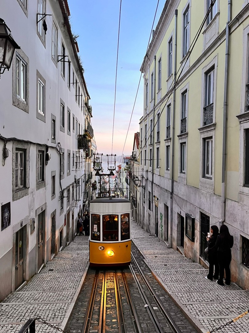 Lissabon Stadtrundgang - Walking tour / Trambahnfahrt 28E - ein Tag  (Weg ca. 6 km) in Lissabons bergigen Vierteln - Startpunkt Praca Martim Moniz